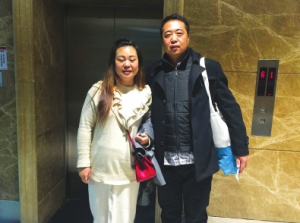 捐献完骨髓后夫妻俩合影