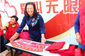 17年里她献血110次，献出10个成人全身血量！这次最后一次献血….-今日献血