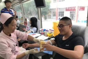 海南省三亚技师学院大学生无偿献血暖人心-今日献血
